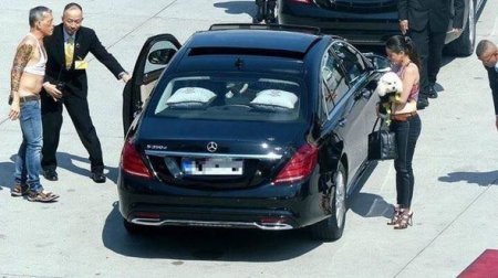 Taylandda şəhzadənin şəklinə görə jurnalistin ailəsi təqib olundu