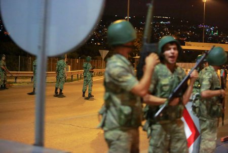 Türkiyədə mindən çox əsgər azadlığa buraxıldı