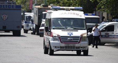 Yerevanda silahlı qruplaşma təcili-tibbi yardım həkimlərini girov götürüb