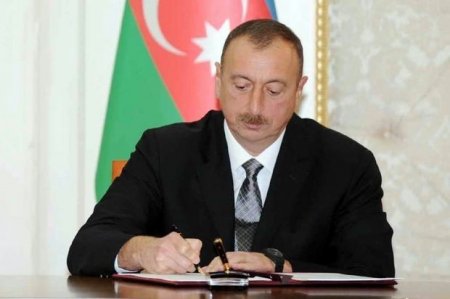 İlham Əliyev bu şəxslərə fəxri ad verdi