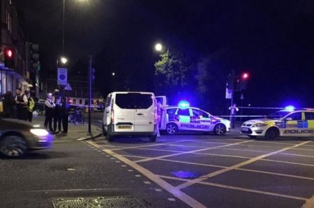 Londonda 19 yaşlı şəxs insanlara hücum etdi: Ölən var