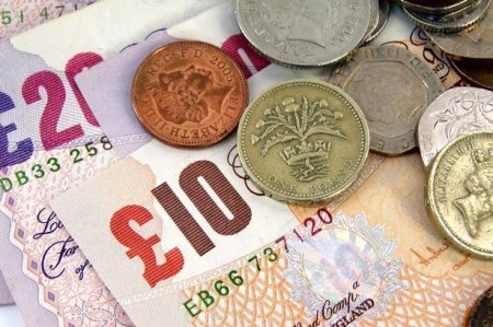 Dolların məzənnəsi dəyişmədi, funt sterlinq isə ucuzlaşdı