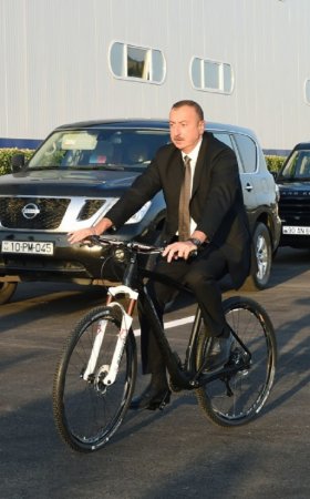 Prezident İlham Əliyev İsmayıllıda velosiped sürdü