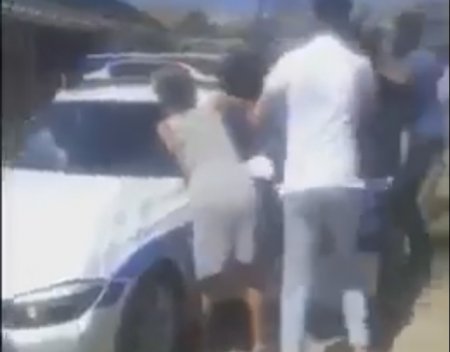 Yol polisi piyadanı vurdu – Qadınlar polisə hücum çəkdi