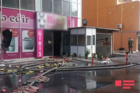 Bakıda ticarət mərkəzində yanğın olub