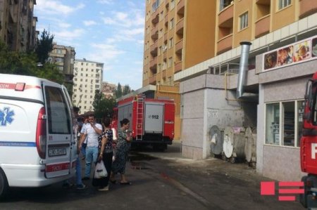 Bakıda ticarət mərkəzində yanğın olub