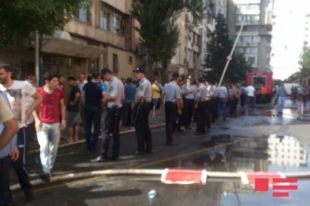 Bakıda ticarət mərkəzində yanğın olub