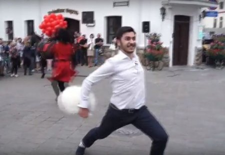 Azərbaycanlıdan sevidiyi qıza qeyri-adi evlilik təklifi