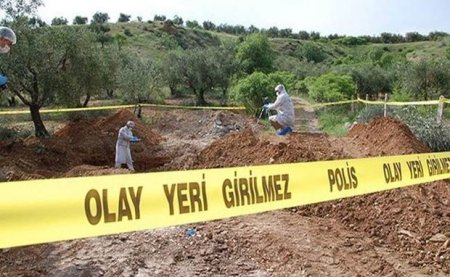 Ana 2 günlük körpəsini diri-diri atasının məzarında basdırdı