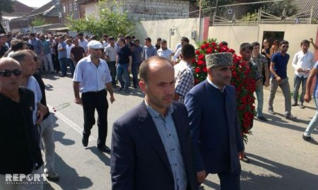 Rövşən Lənkəranski dəfn olunur