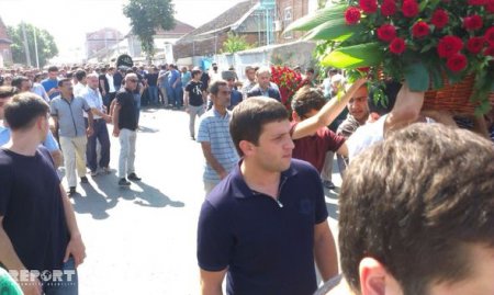 Rövşən Lənkəranski dəfn olunur