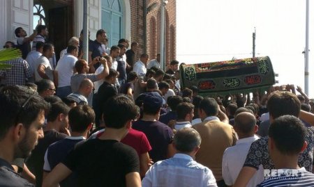 Rövşən Lənkəranski dəfn olunur