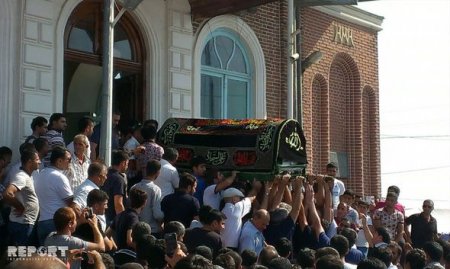 Rövşən Lənkəranski dəfn olunur