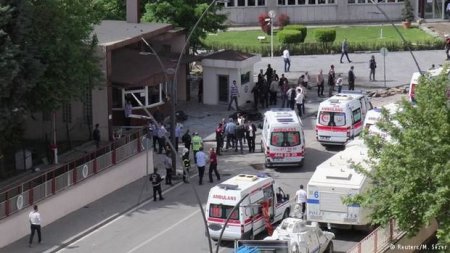 Türkiyədə polis bölməsinə hücum: Ölənlər var