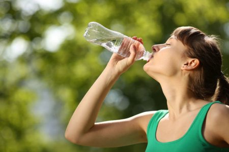Plastik qabda su içərkən diqqətli olun