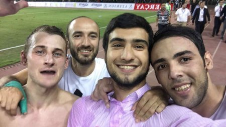 “Qarabağ” futbolçularından qələbə selfisi