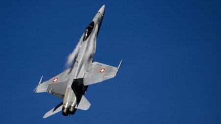 İsveçrənin HHQ-nin qırıcısı Alpda yoxa çıxıb