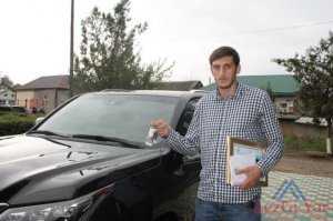 Radik İsayevə “Lexus” hədiyyə etdilər