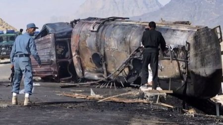 Əfqanıstanda dəhşətli qəza: Avtobusla yanacaq daşıyan avtomobil toqquşub