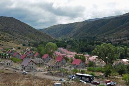 Ermənilər Laçında yeni yaşayış kvartalı saldılar