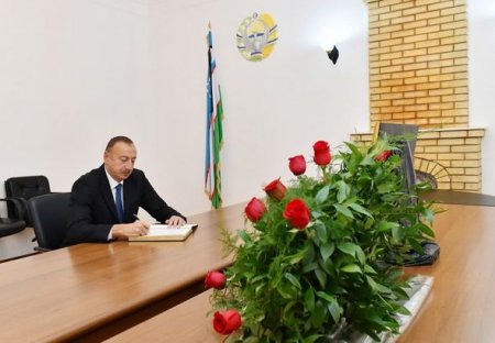 İlham Əliyev Özbəkistanın ölkəmizdəki səfirliyində olub