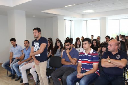 Sumqayıtda gənclər xalçaçılığın sirrlərini öyrəndilər