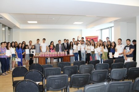 Sumqayıtda gənclər xalçaçılığın sirrlərini öyrəndilər