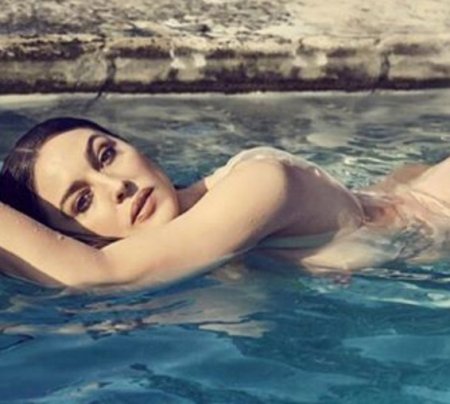 52 yaşlı Monika Belluçi fransız jurnalı üçün soyundu
