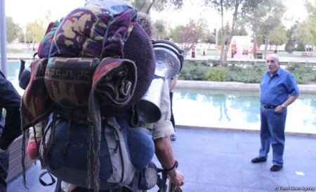 Kanadadan pulsuz Azərbaycana gələn səyahətçi