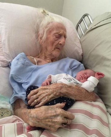 ŞOK: 101 yaşında ana oldu- 17-ci övladı
