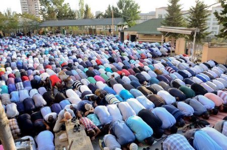 Azərbaycan məscidlərində bayram namazı qılınıb