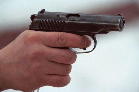 Bakıda evə silahlı basqın, bir nəfər güllələnib