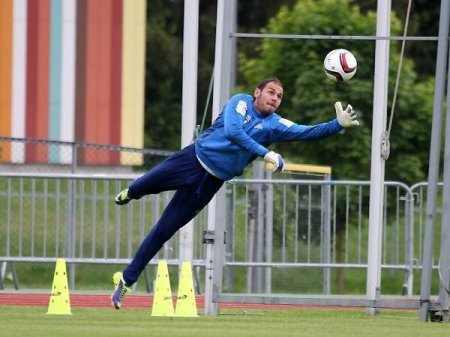 Kamran Ağayev Portuqaliya klubuna keçdi
