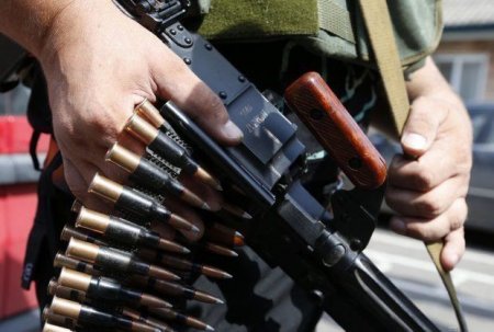 Düşmən pulemyotlardan atəş açır