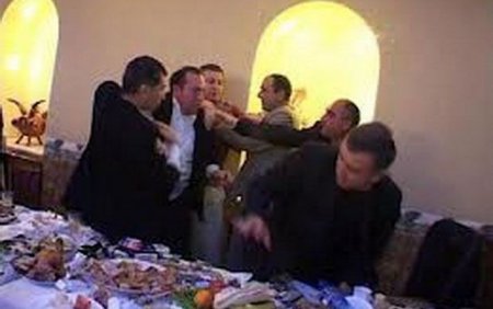 Bakıda toyda dava düşdü: Yaralananlar var
