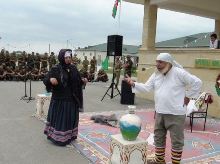 Füzuli Dövlət Dram Teatrı “Qurban bayramı” münasibətilə “N” saylı hərbi hissədə əsgərlərlə görüşüb