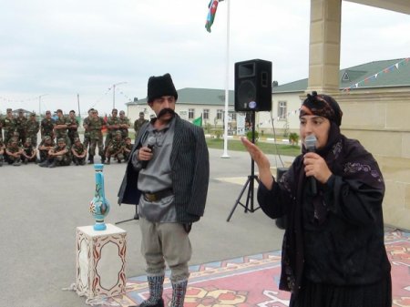 Füzuli Dövlət Dram Teatrı “Qurban bayramı” münasibətilə “N” saylı hərbi hissədə əsgərlərlə görüşüb