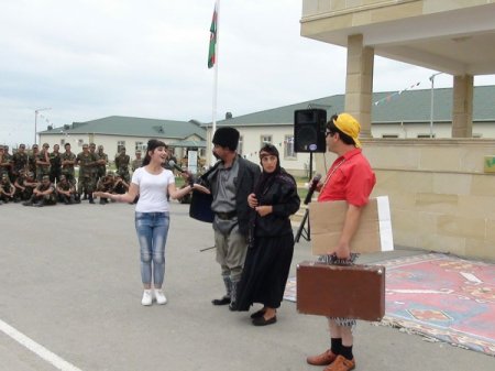 Füzuli Dövlət Dram Teatrı “Qurban bayramı” münasibətilə “N” saylı hərbi hissədə əsgərlərlə görüşüb