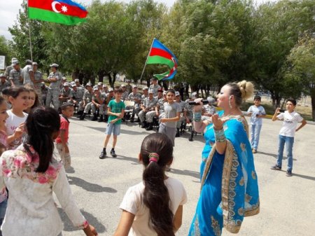 Sumqayıtın mədəniyyət müəssisələrinin kollektivləri hərbi hissələrdə konsert proqramı ilə çıxış edib