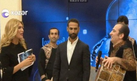 Xoşqədəm həyat yoldaşı ilə veriliş aparır