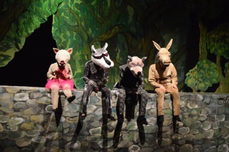 Gənc Tamaşaçılar Teatrı 89-сu mövsümünü “Tülkü tülkü tünbəki” tamaşası ilə açıb