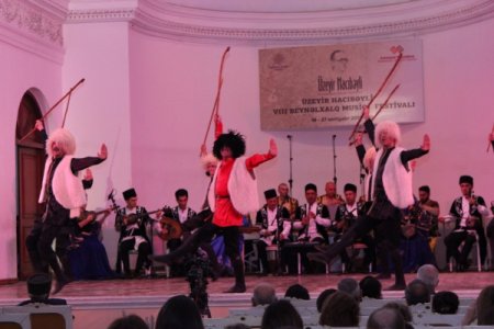Azərbaycan Dövlət Mahnı və Rəqs Ansamblının yubileyi qeyd edilib