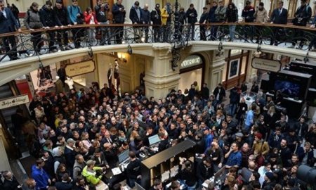 Moskvada “iPhone 7” ajiotajı