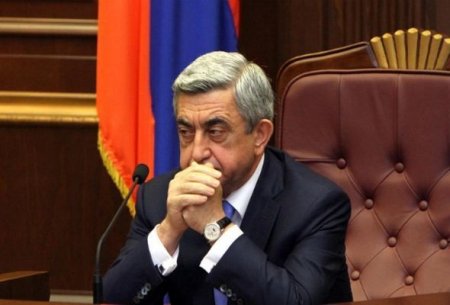 Sarkisyana ultimatum verildi