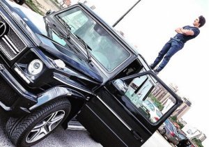 Milyarder-oliqarx Məmişovun 17 yaşlı oğlunun maşınları və model sevgilisi Milyarder-oliqarx Məmişovun 17 yaşlı oğlunun maşınları və model sevgilisi