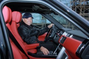 Milyardı Xəzərdə batıran Hacı İbrahim: “Yas yerinə də “Stefano Ricci” geyinirəm...” Milyardı Xəzərdə batıran Hacı İbrahim: “Yas yerinə də “Stefano Ricci” geyinirəm...”