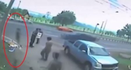 Qəzada ölən adamın ruhu göründü