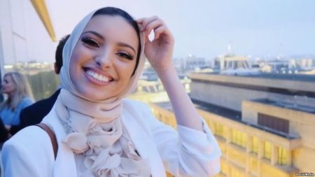 “Playboy”un üz qabığında hicablı qadın