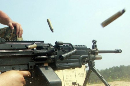 Düşmən pulemyotlardan atəş açıb