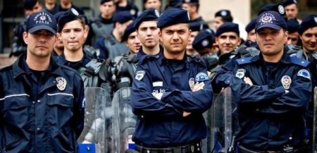 Türkiyədə 13 minə yaxın polis əməkdaşı işdən çıxarılıb